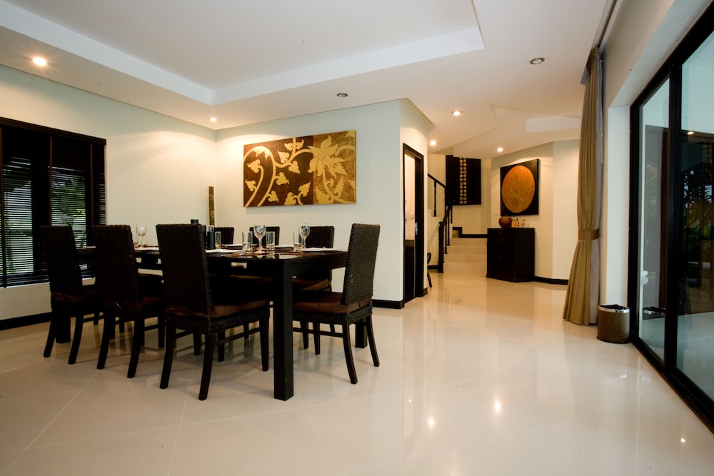 PALM GROVE RESORT 20/42