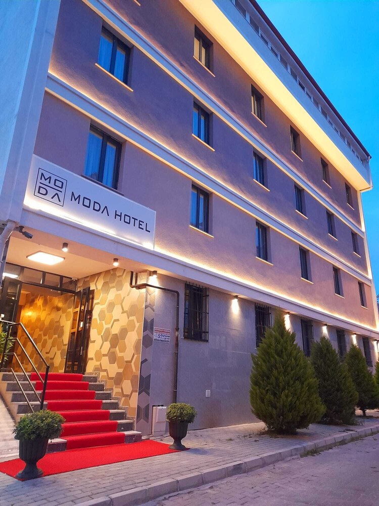 Moda Hotel 3/50