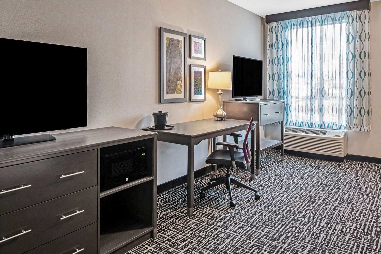 La Quinta Inn Suites By Wyndham Mcallen La Plaza Mall 51/62