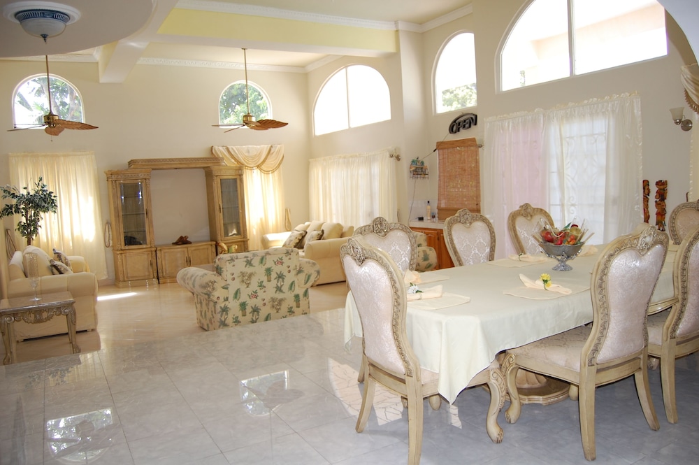 Celebrity Villa Jamaica 47/50