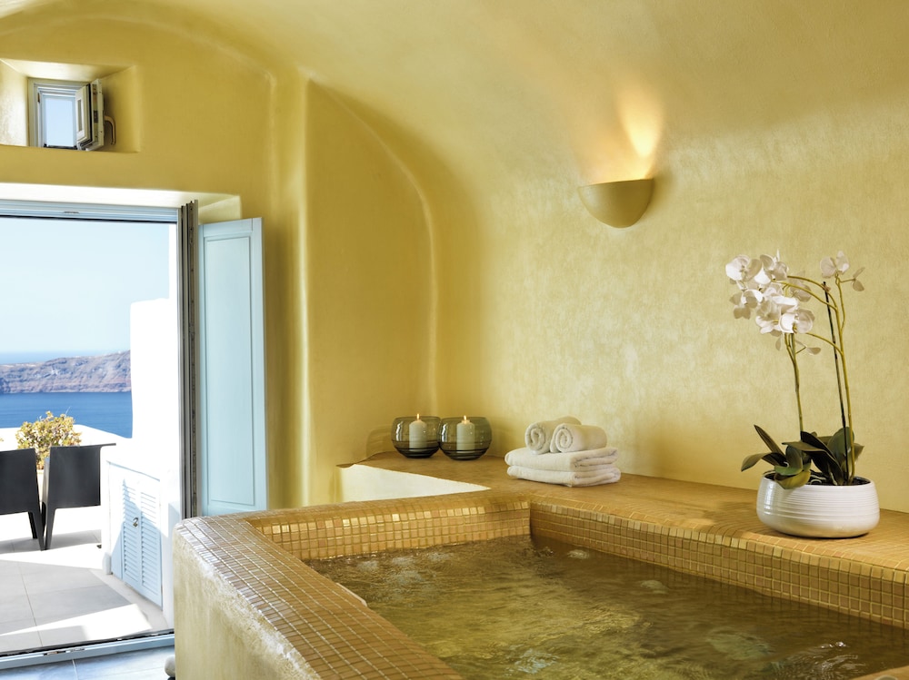 Astra Suites 26/50