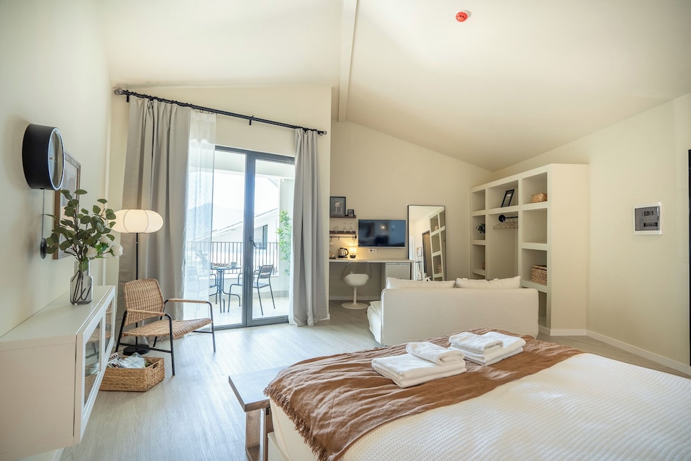 Payava Hotel by True Blue 24/61
