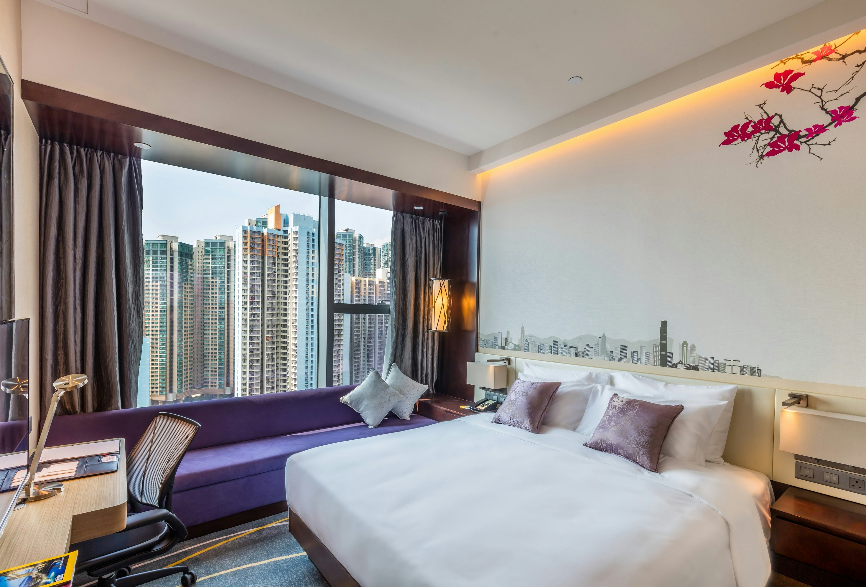DELUXE, KING BED