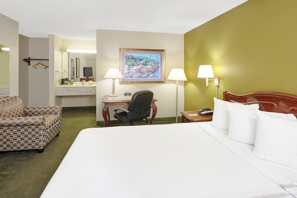 Chicago Lake Shore Hotel 24/44