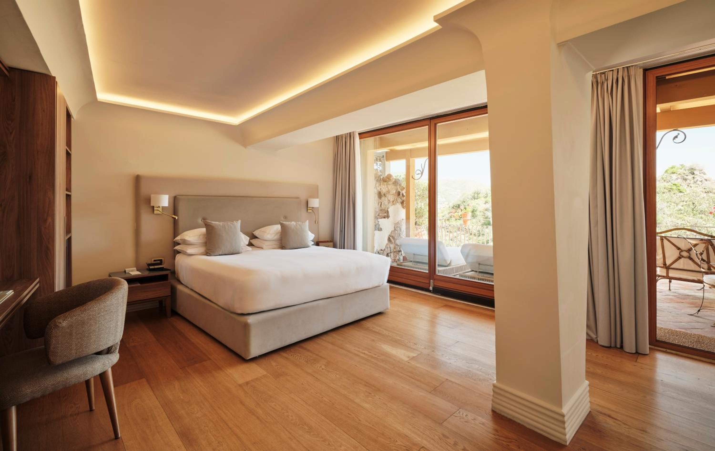 Junior Suite, 1 Queen and 1 Single Bed, Sea View