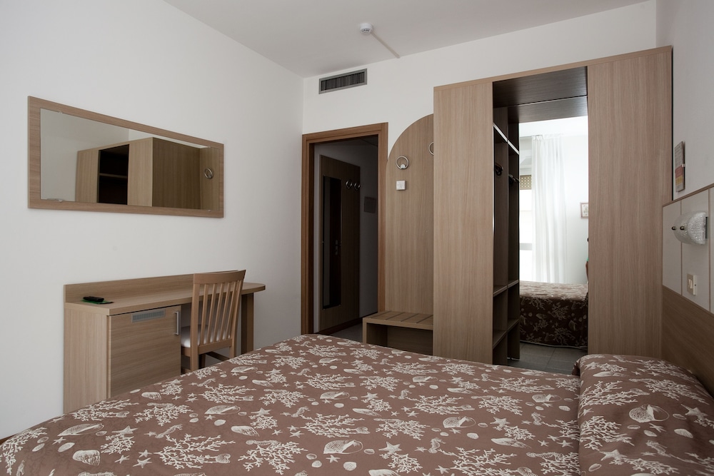Hotel Columbia &amp; Ninfea 11/50