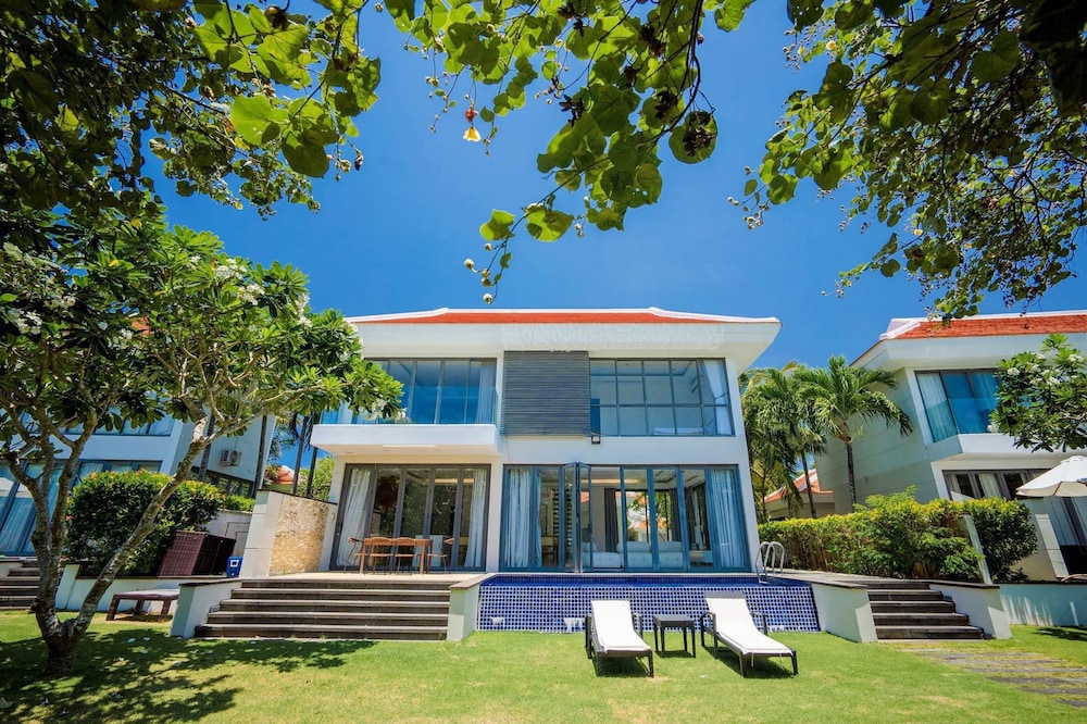 The Ocean Suites 5/50