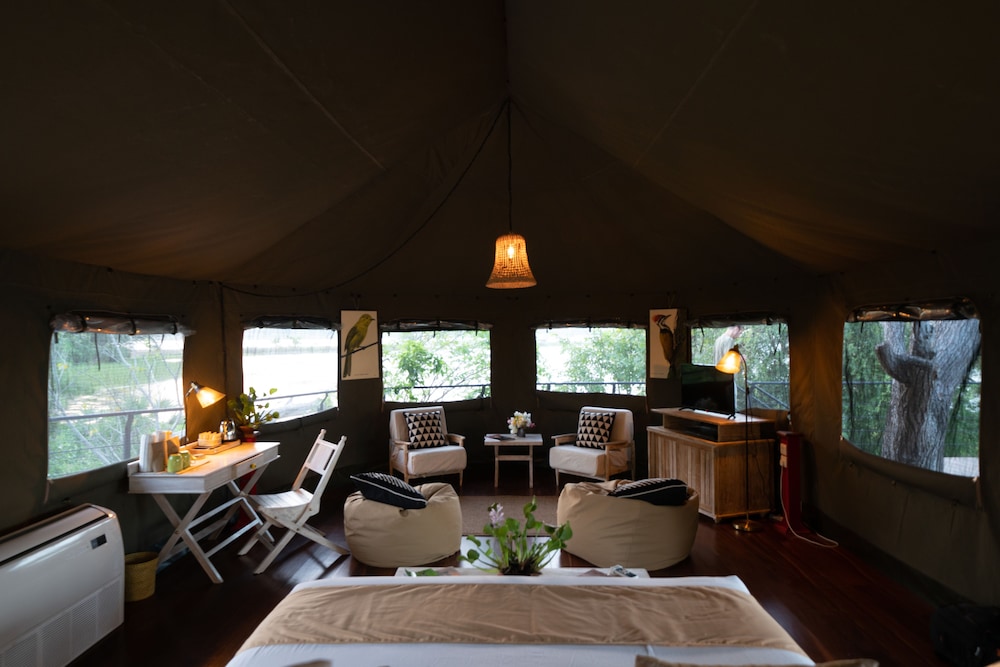 Flameback Eco Lodge 36/61