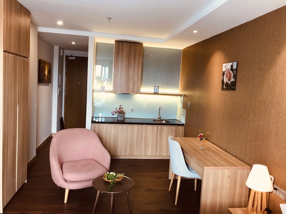 Moon Hotel & Apartment 8/75