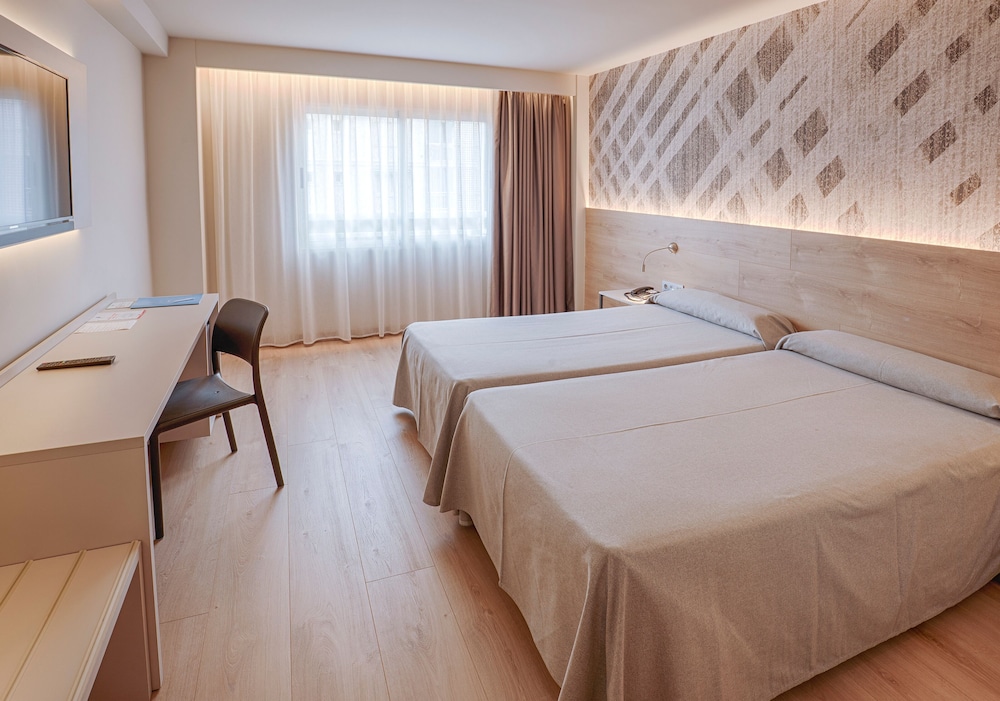 Room, Triple, Double Bed