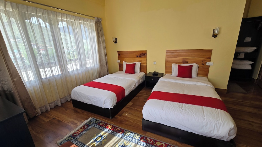 Bhutan Silverpine Resort 24/50