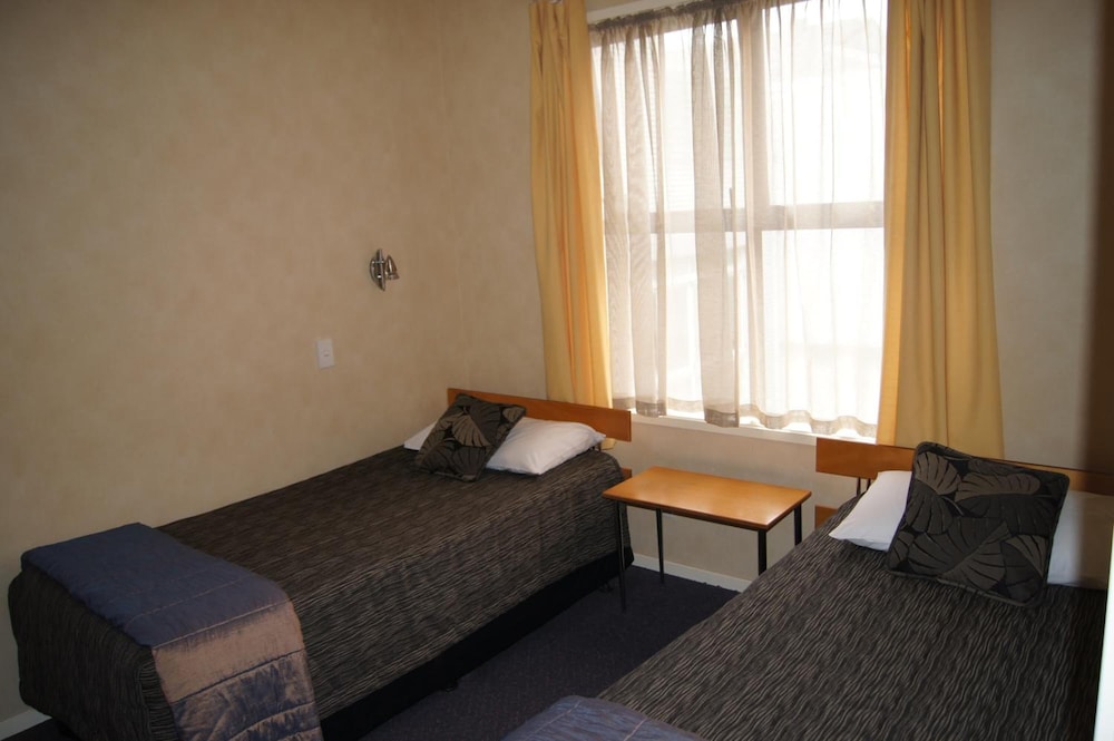 Victoria Court Motor Lodge 45/60