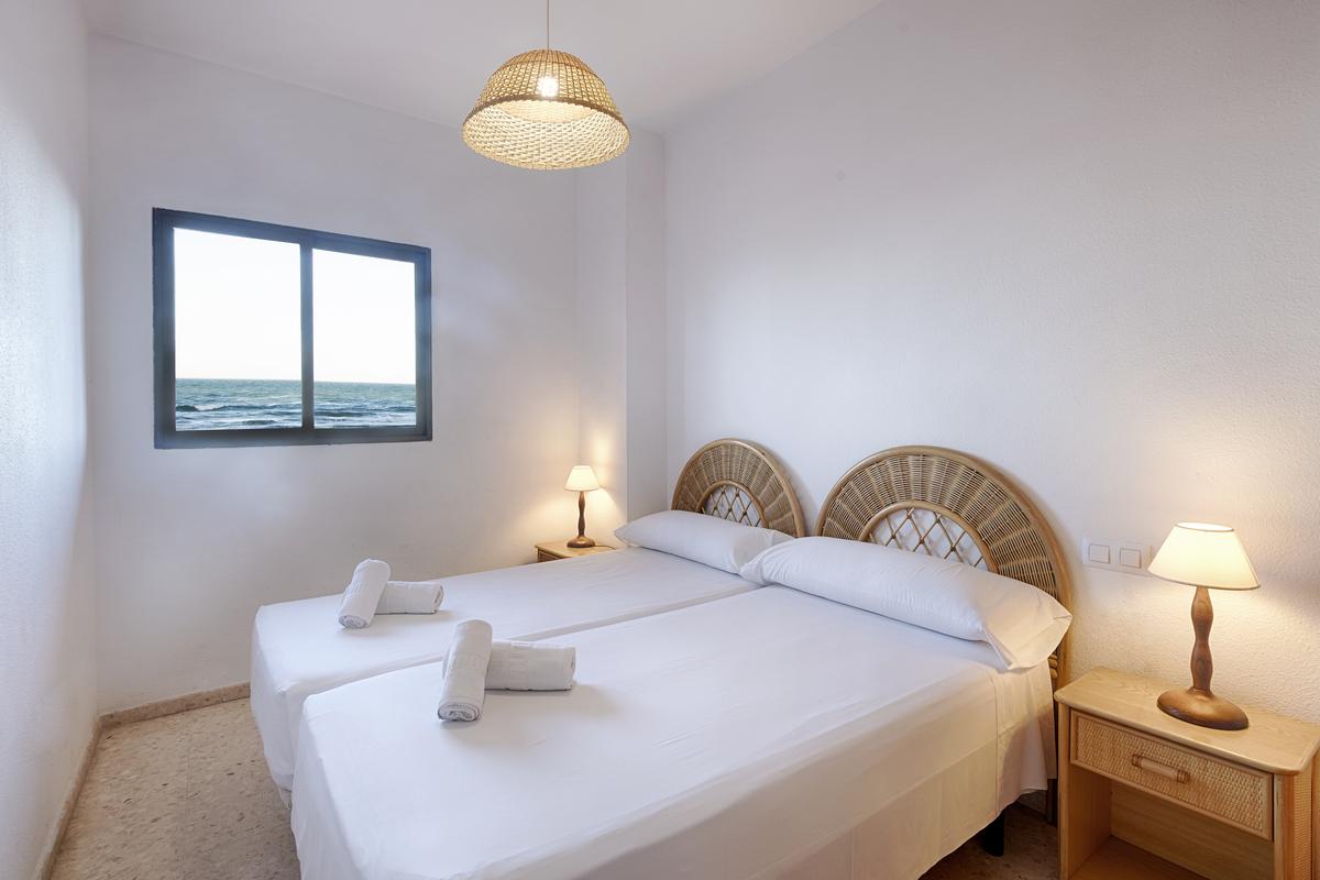 3 Bedrooms, Apartment, Sea View, Balcony or Terrace
