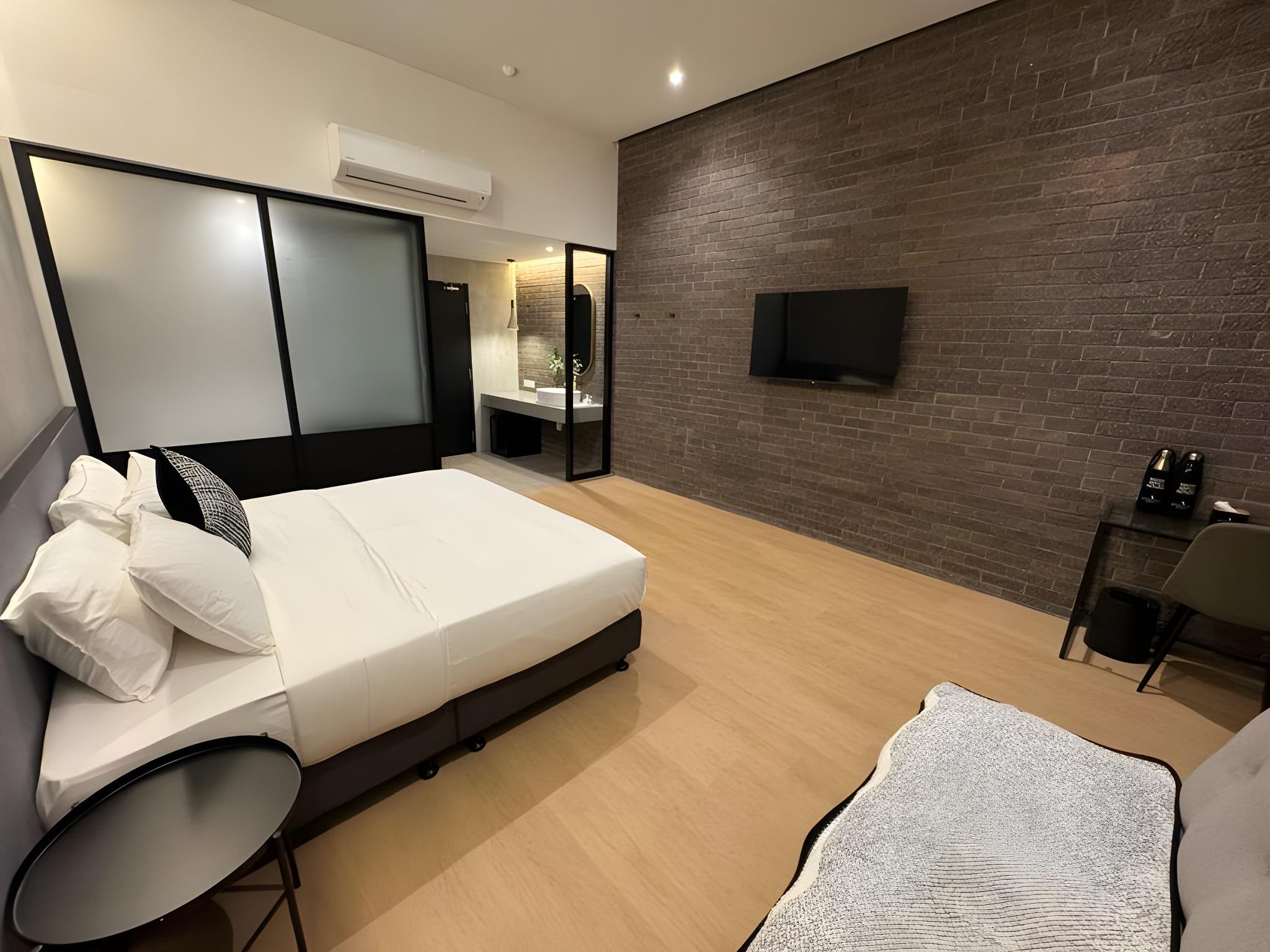 Grand, Suite, King Bed, Attic