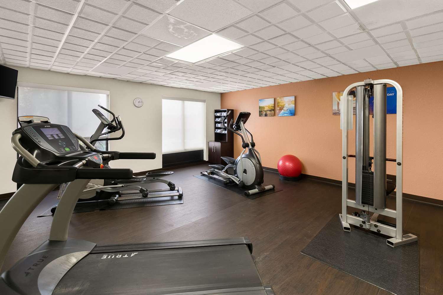 Comfort Suites Commerce 10/20