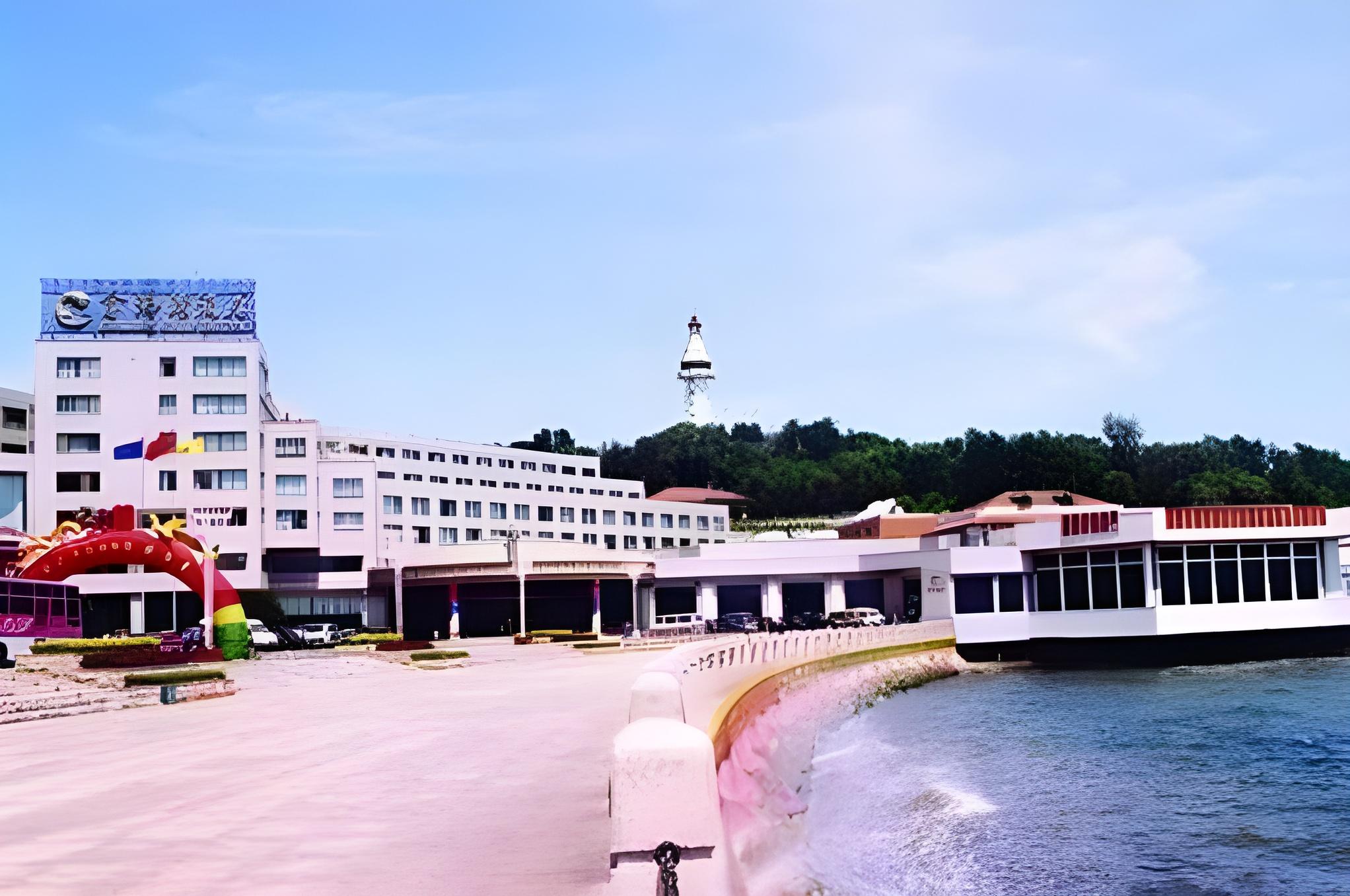 Yantai Golden Gulf Hotel 96/98