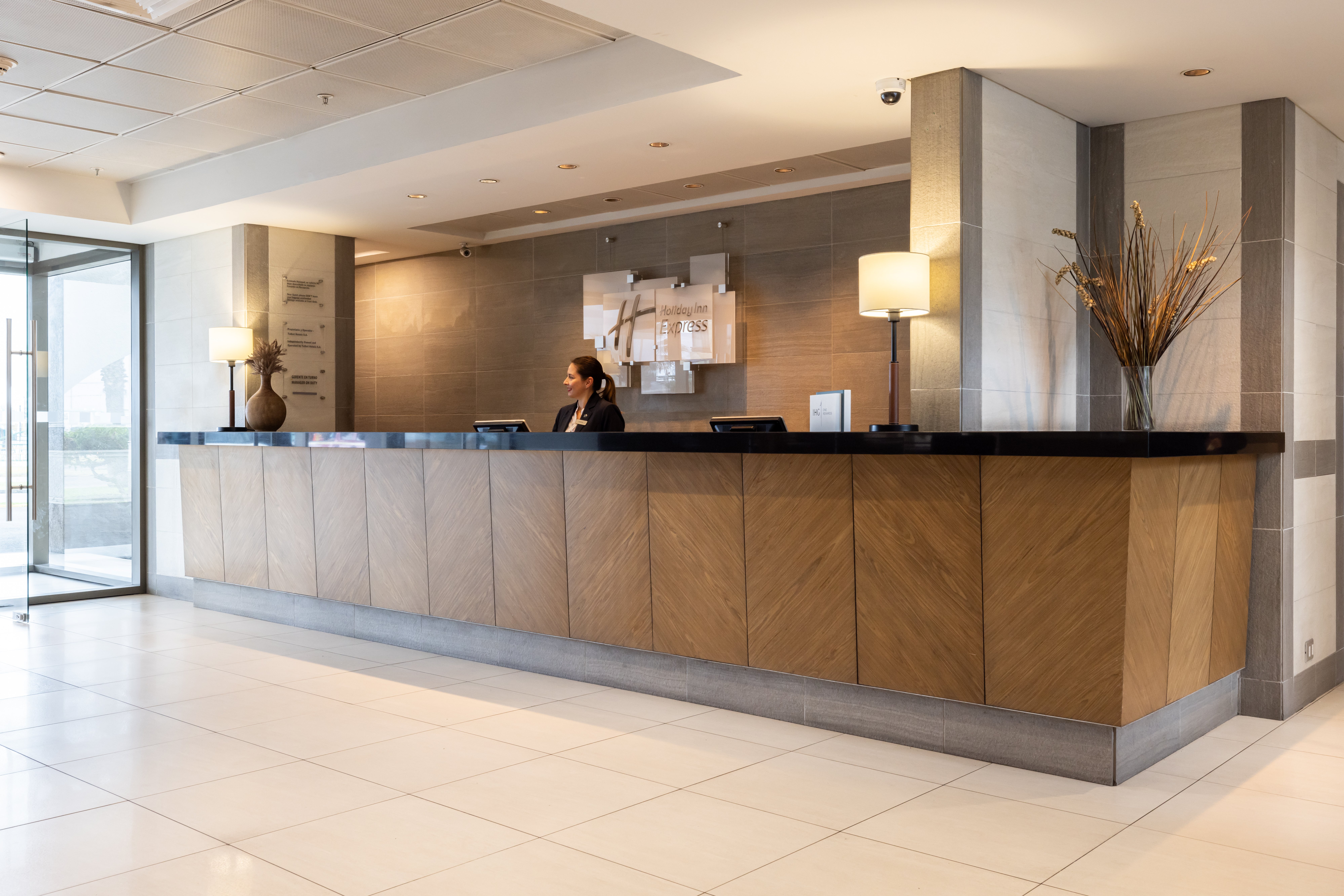 HOLIDAY INN EXPRESS IQUIQUE 3/74