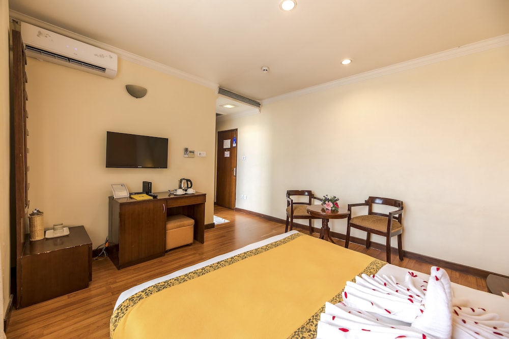 SUMMIT RESIDENCY AIRPORT HOTEL 25/48