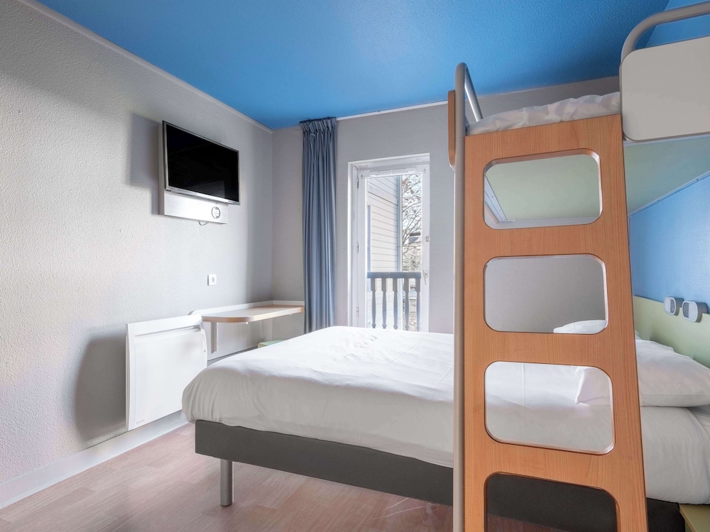غرفة ثلاثية بسرير مزدوج وسرير بطابقين، Ibis Budget Caen Herouville 3/6
