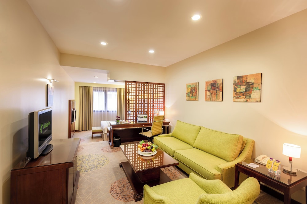Holiday Inn Al Qasr 30/50