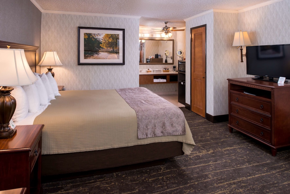 Best Western Plus Black Oak 12/76