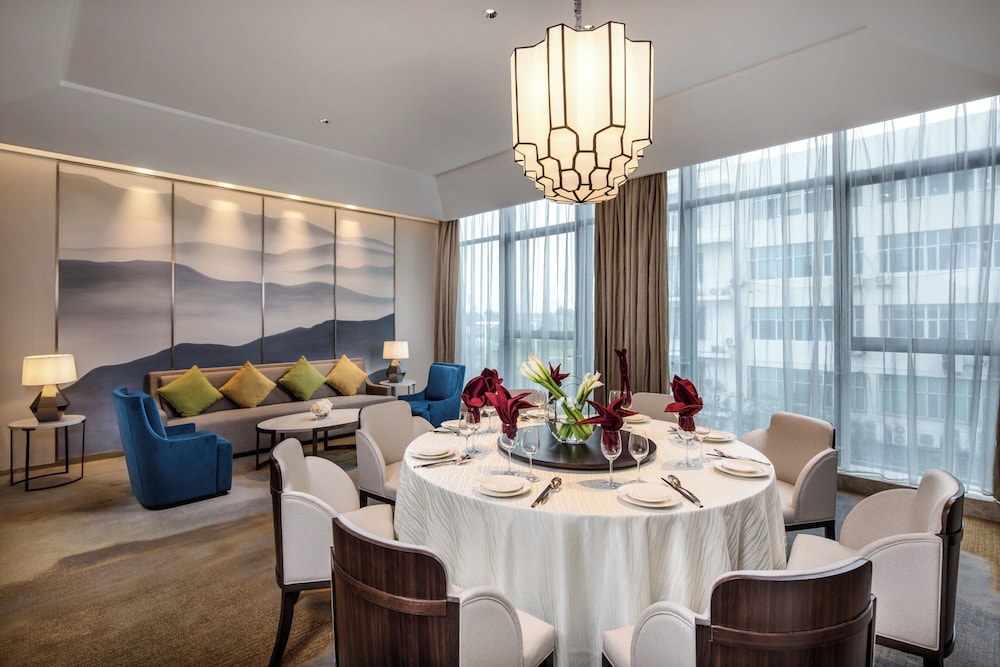 HOLIDAY INN NANJING HARBOUR 59/76