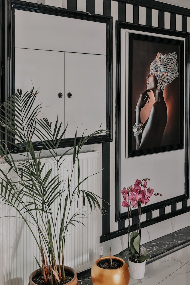 Grand Lark Otel 10/50