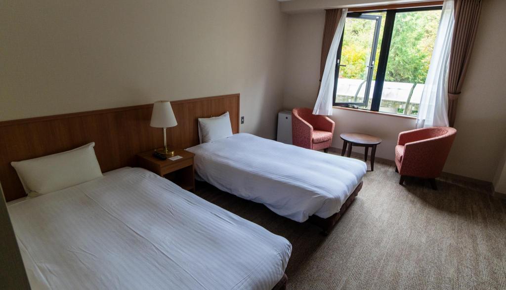 East, Twin Beds