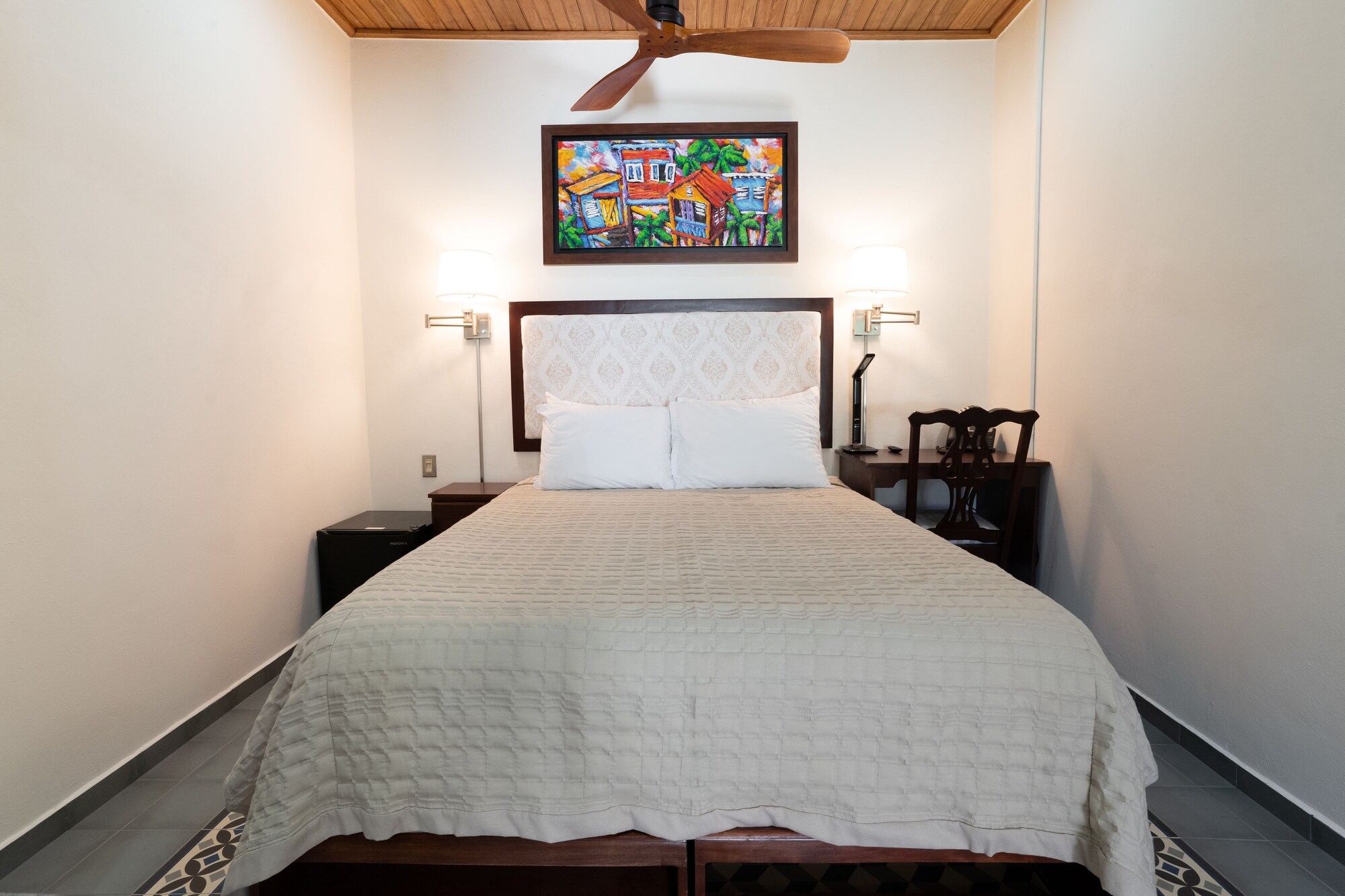 DELUXE, DOUBLE BED