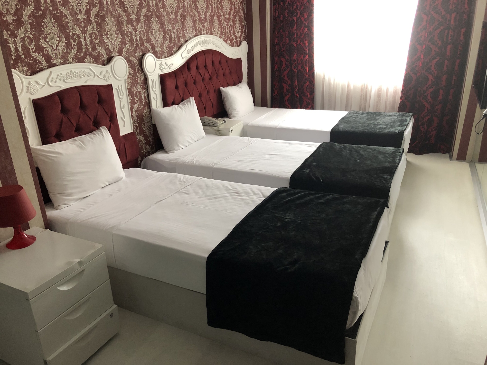 1 BEDROOM, STANDARD, TRIPLE