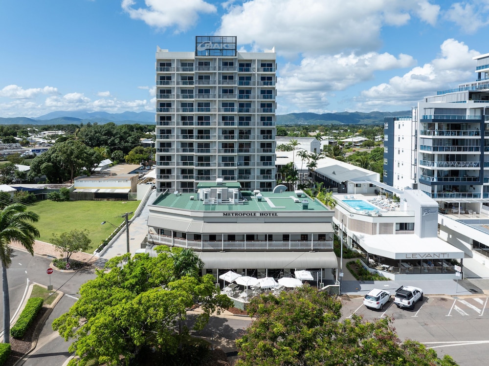 Oaks Townsville Metropole Hotel 7/69