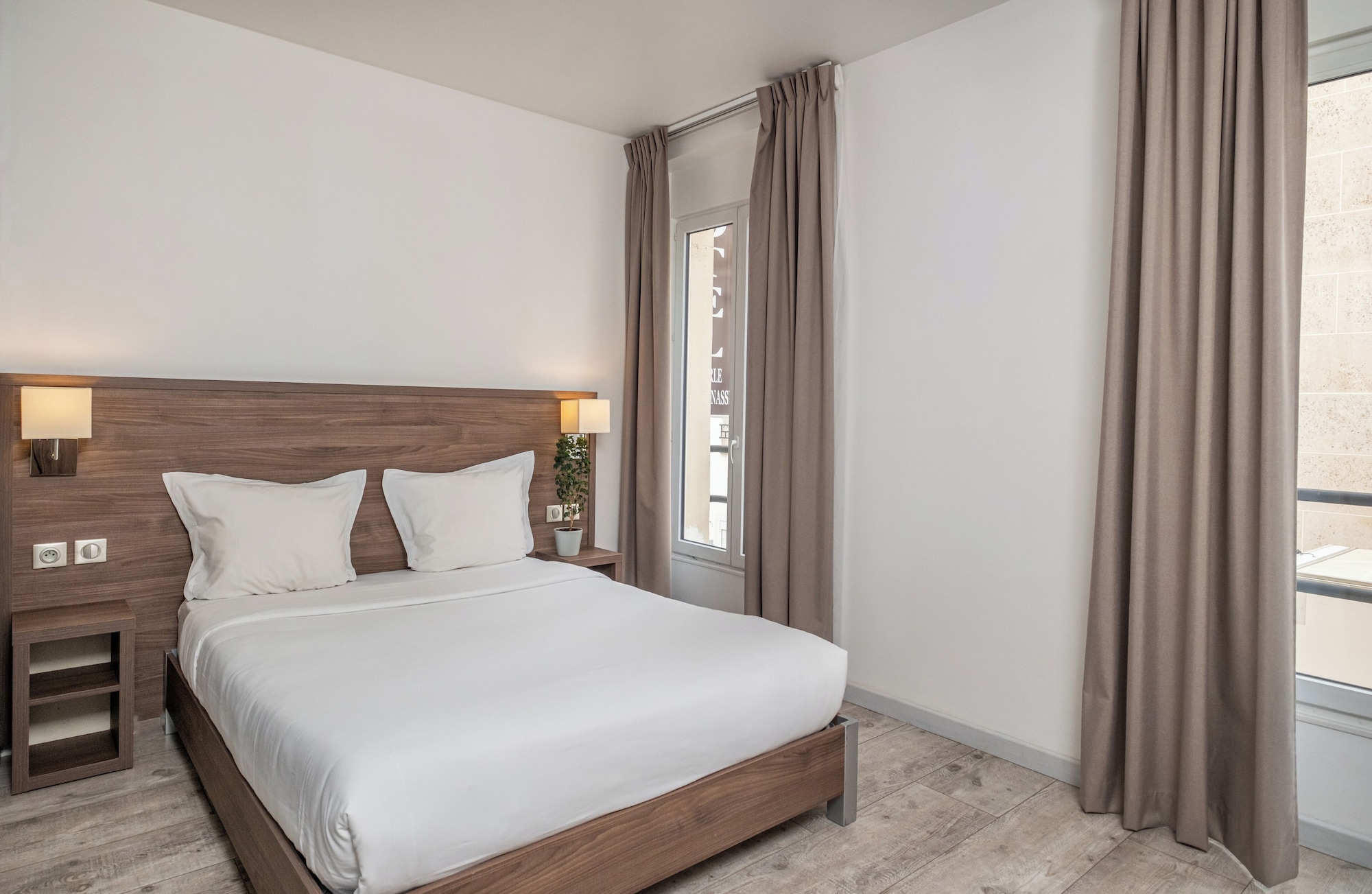 COMFORT, DOUBLE BED, STREET SIDE VIEW