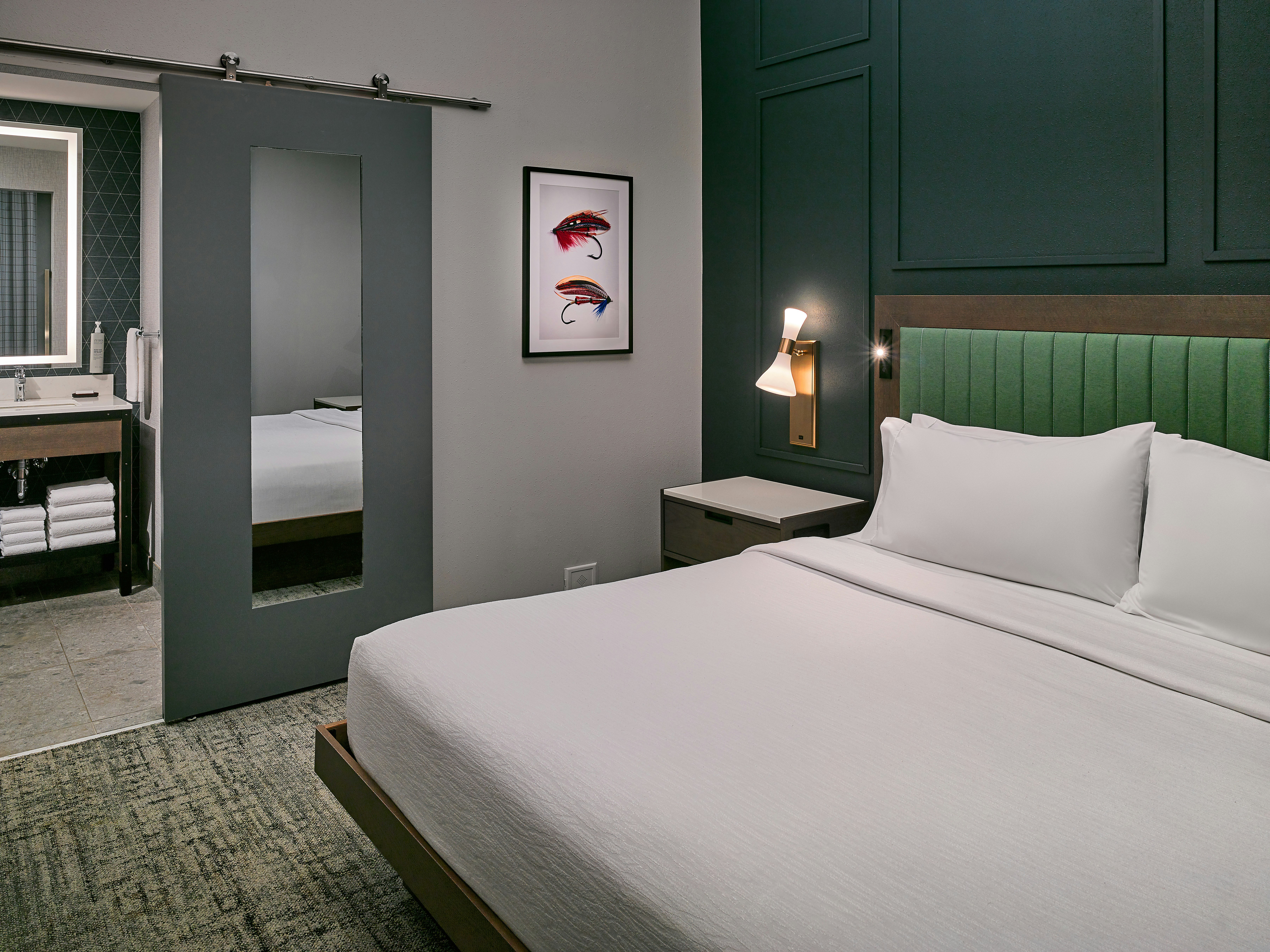 2 ROOMS, SUITE, KING BED, BALCONY, ACCESSIBLE
