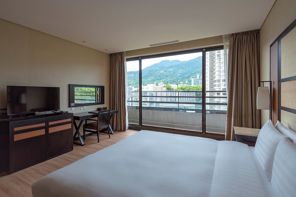 Sweetme Hotspring Resort 25/65