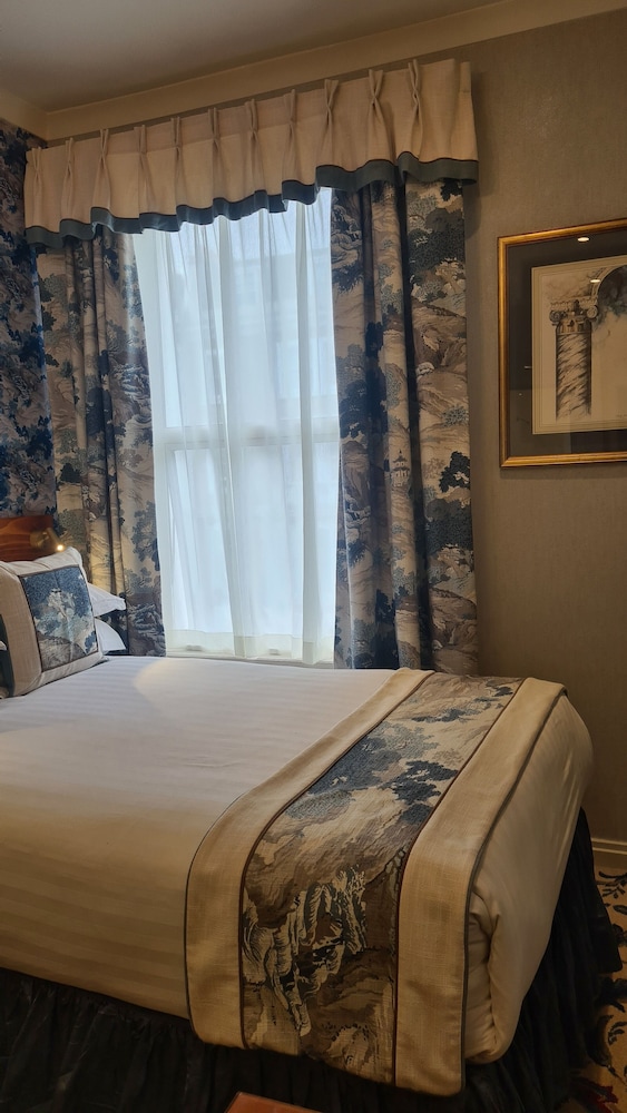 London Lodge Hotel 43/72