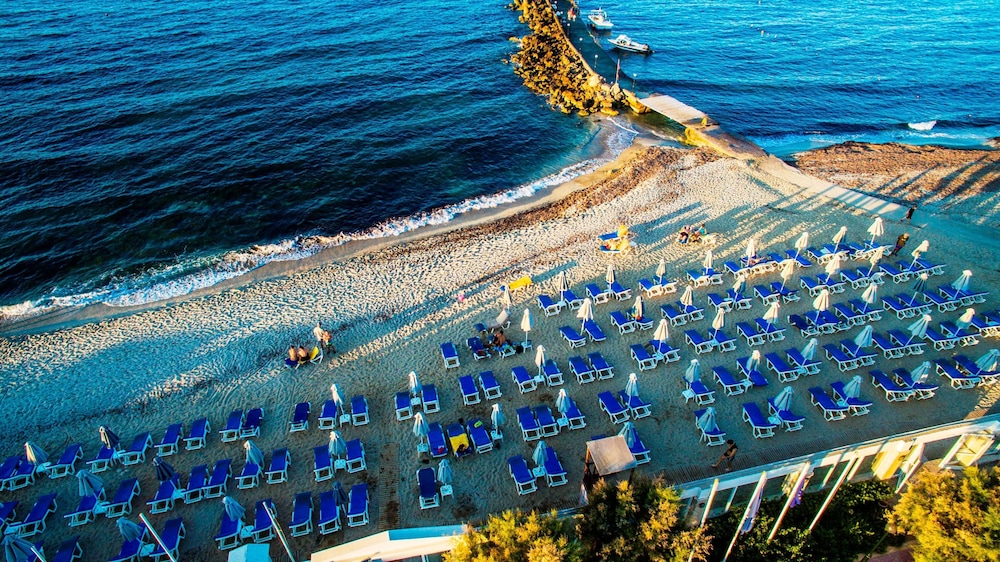 Annabelle Beach Resort 80/87