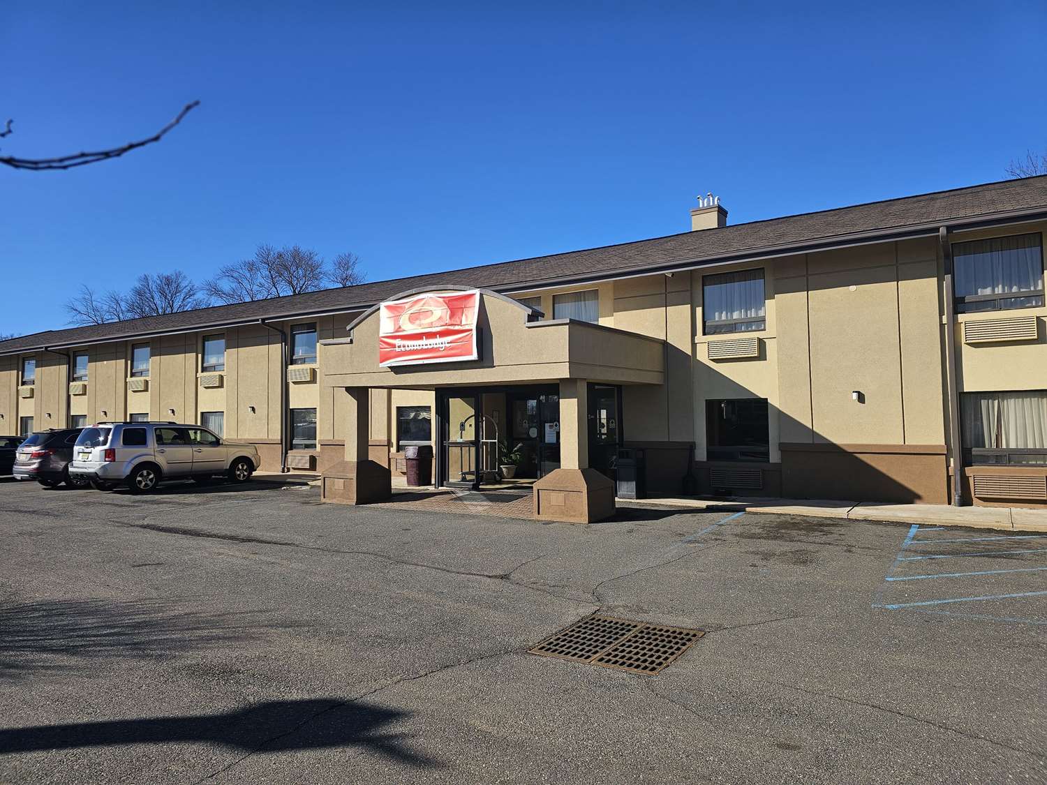 Econo Lodge Woodbridge 35/36