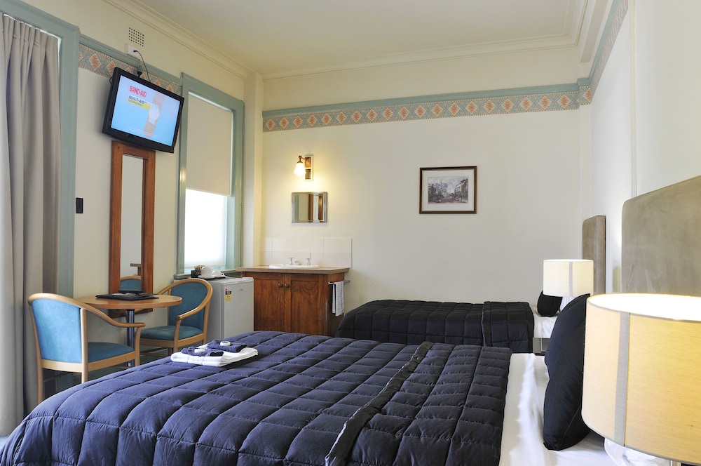 HOTEL GOSFORD 23/64