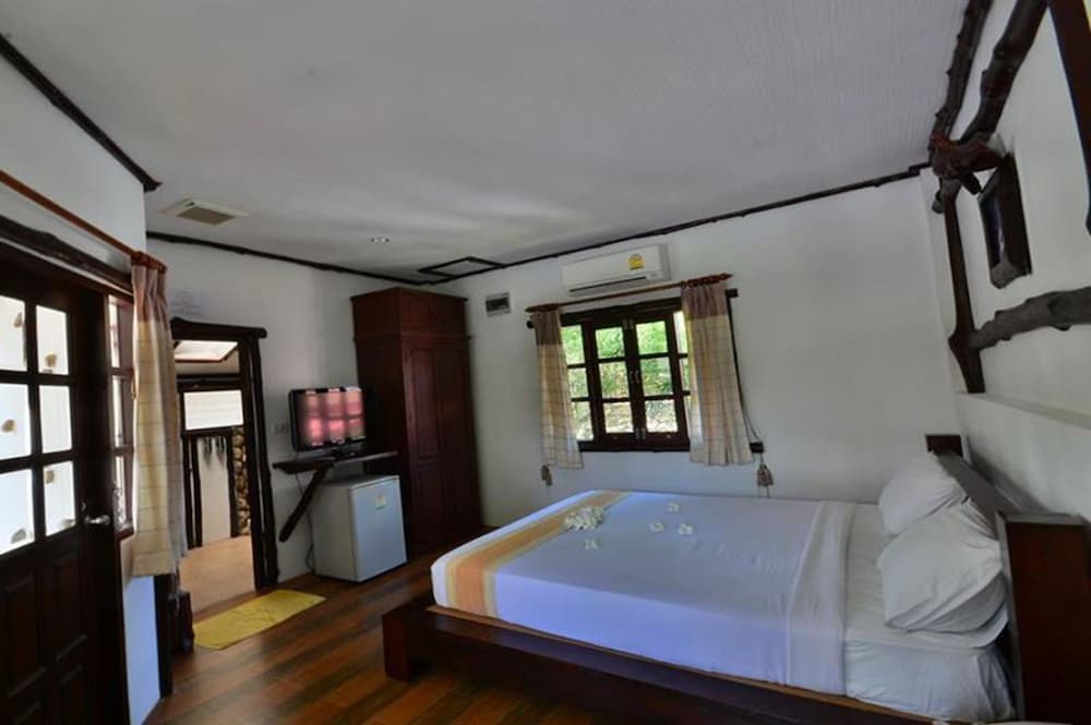 Alongkot Beach Resort Khanom 9/30