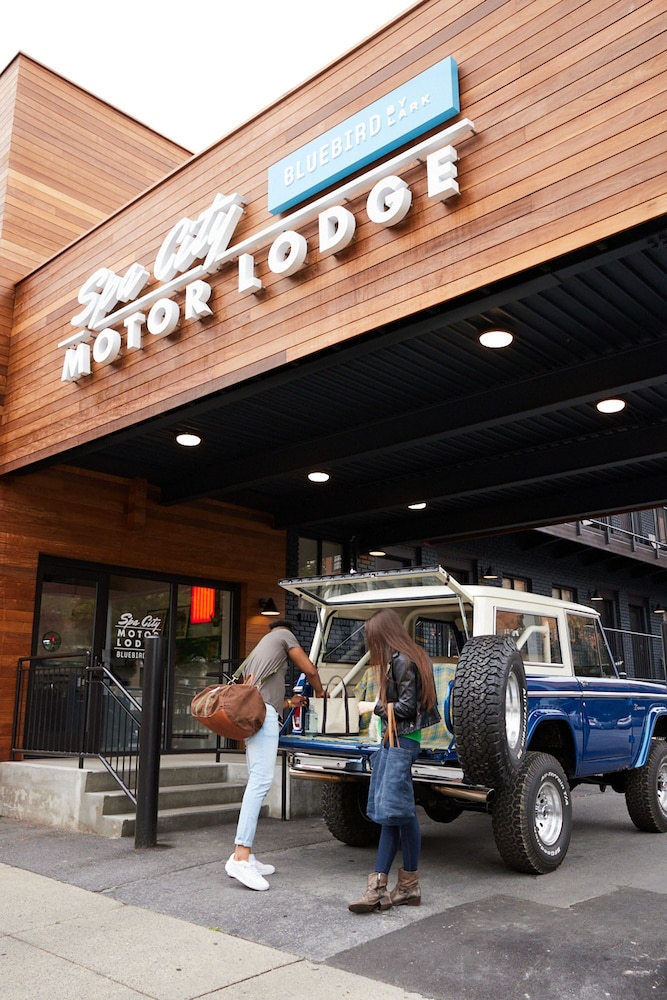 Bluebird Spa City Motor Lodge 48/51
