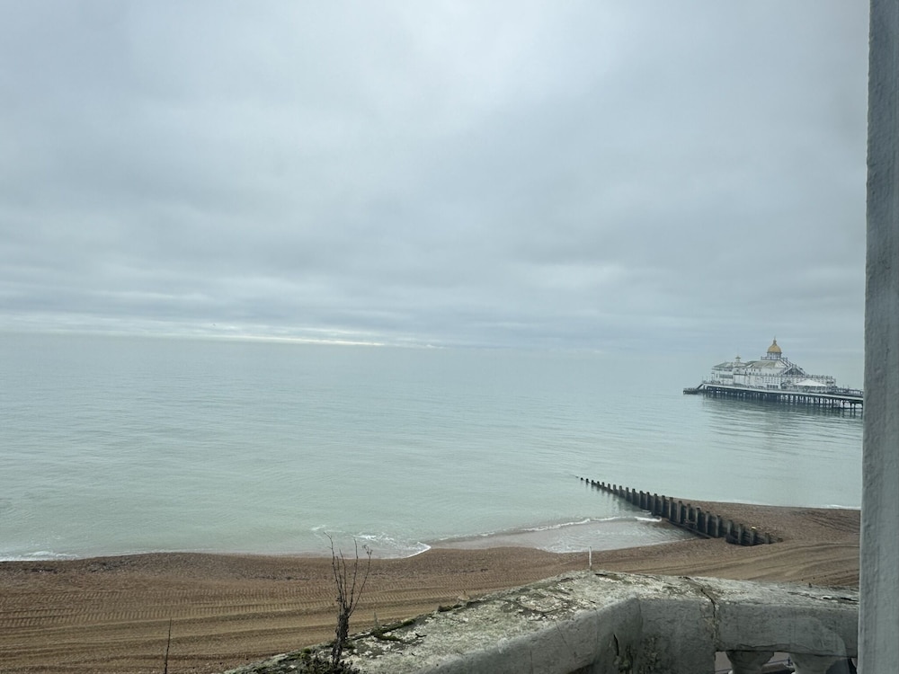 OYO Marine Parade Hotel Eastbourne Pier 53/60