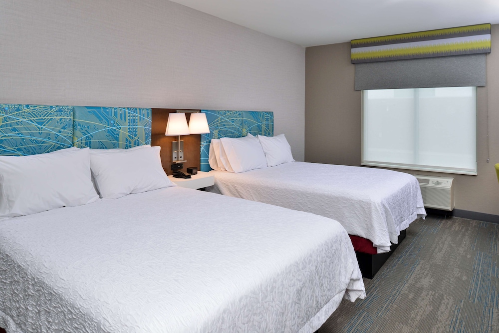 Hampton Inn Suites Adrian Mi 13/52