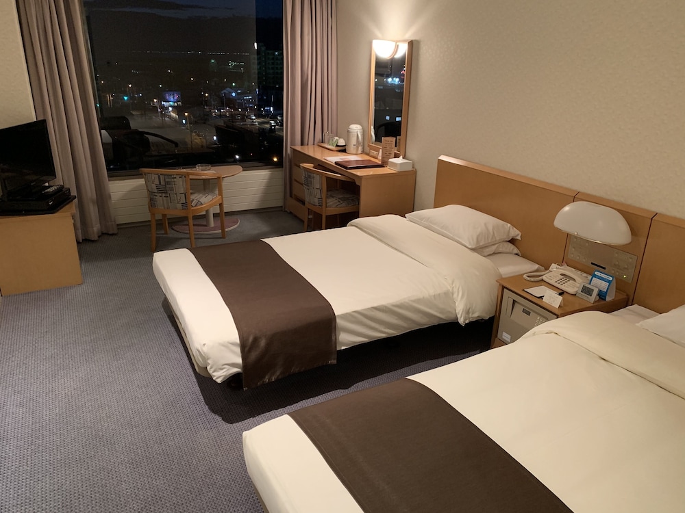 ROOM, TWIN BEDS