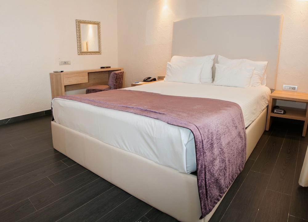SUITE, DOUBLE BED