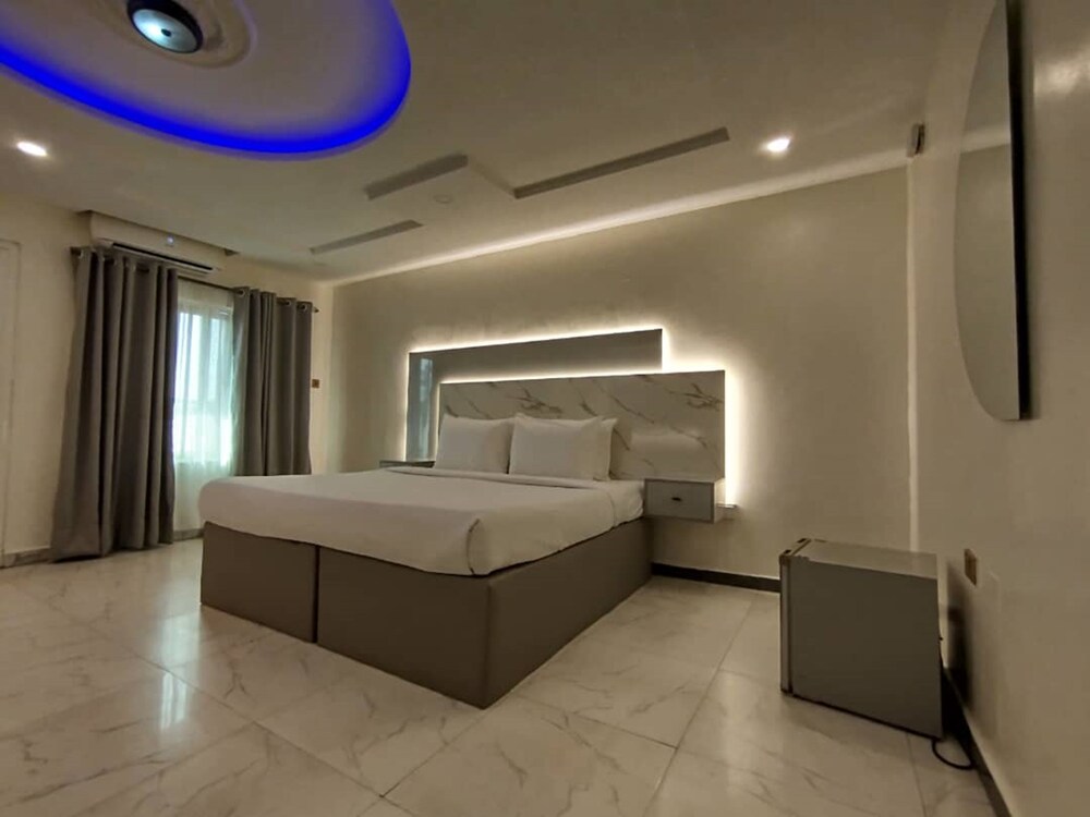 Double M Exquisite Suites And Lounge 16/29