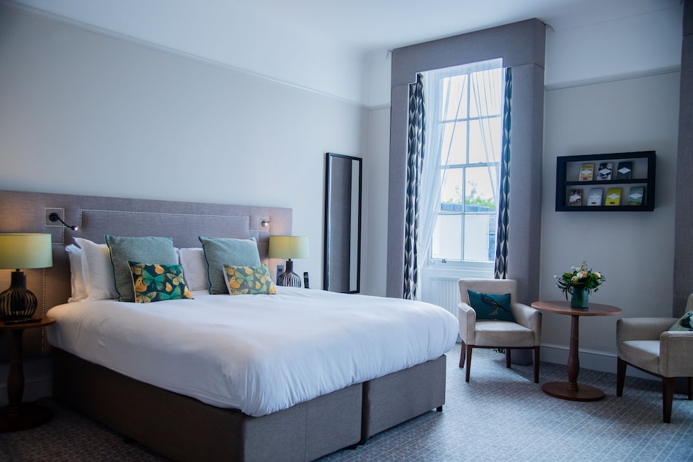 Queens Hotel Cheltenham 18/53