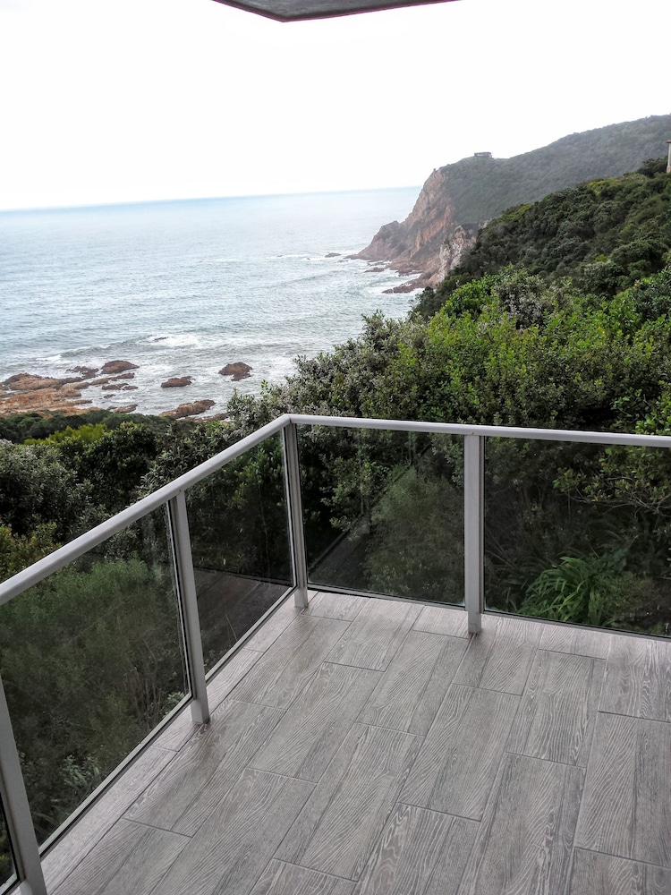 Headlands House Guest Lodge 48/50
