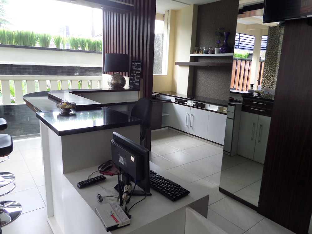 Griya Nendra Hotel 40/50