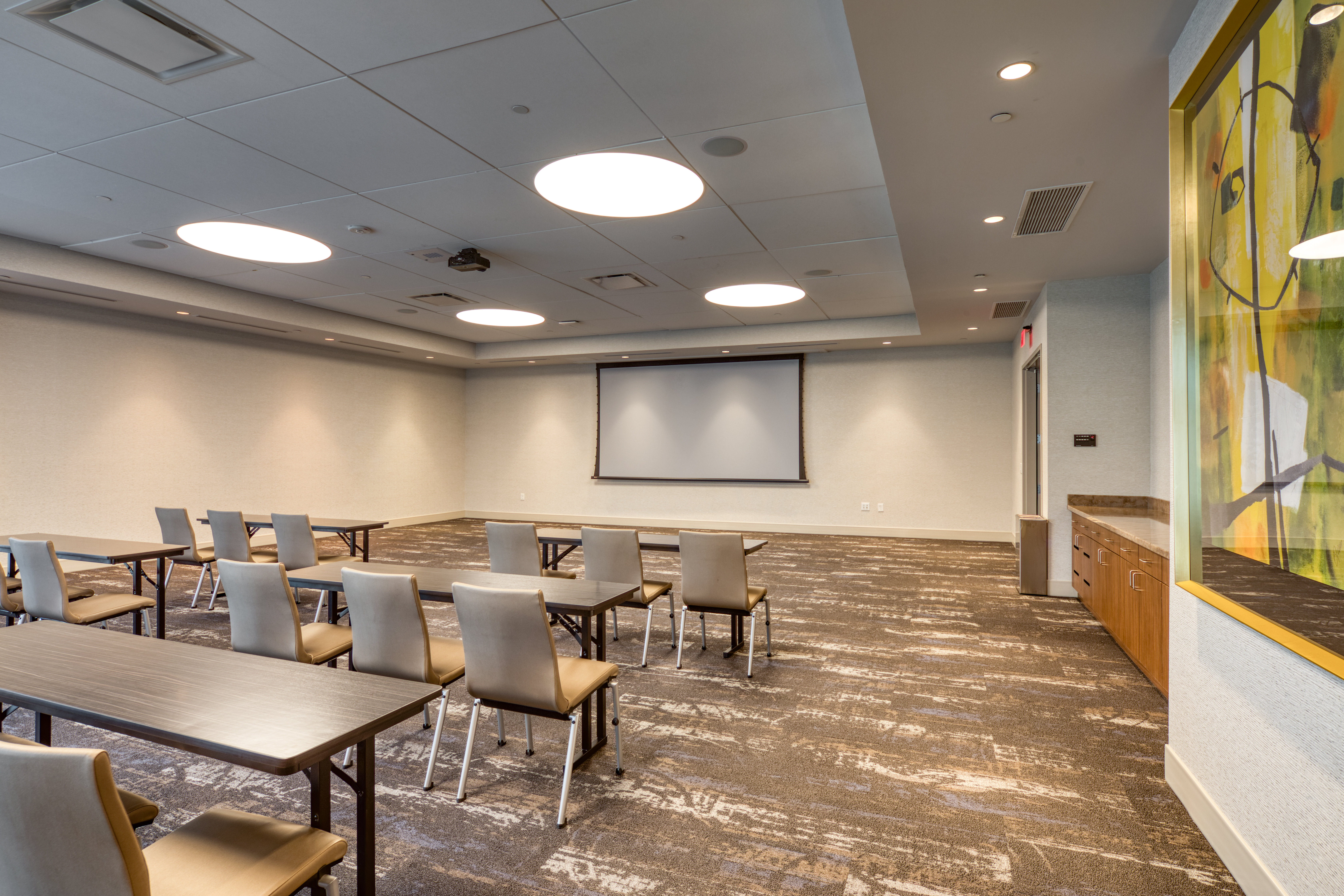 Holiday Inn Express & Suites Charlotte - South End 61/73