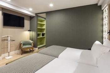 Suite, Single, 2 Double Beds, Patio